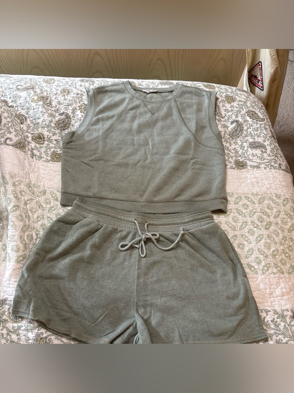 Double Zero crewneck short sleeve in a heathered sage green set
